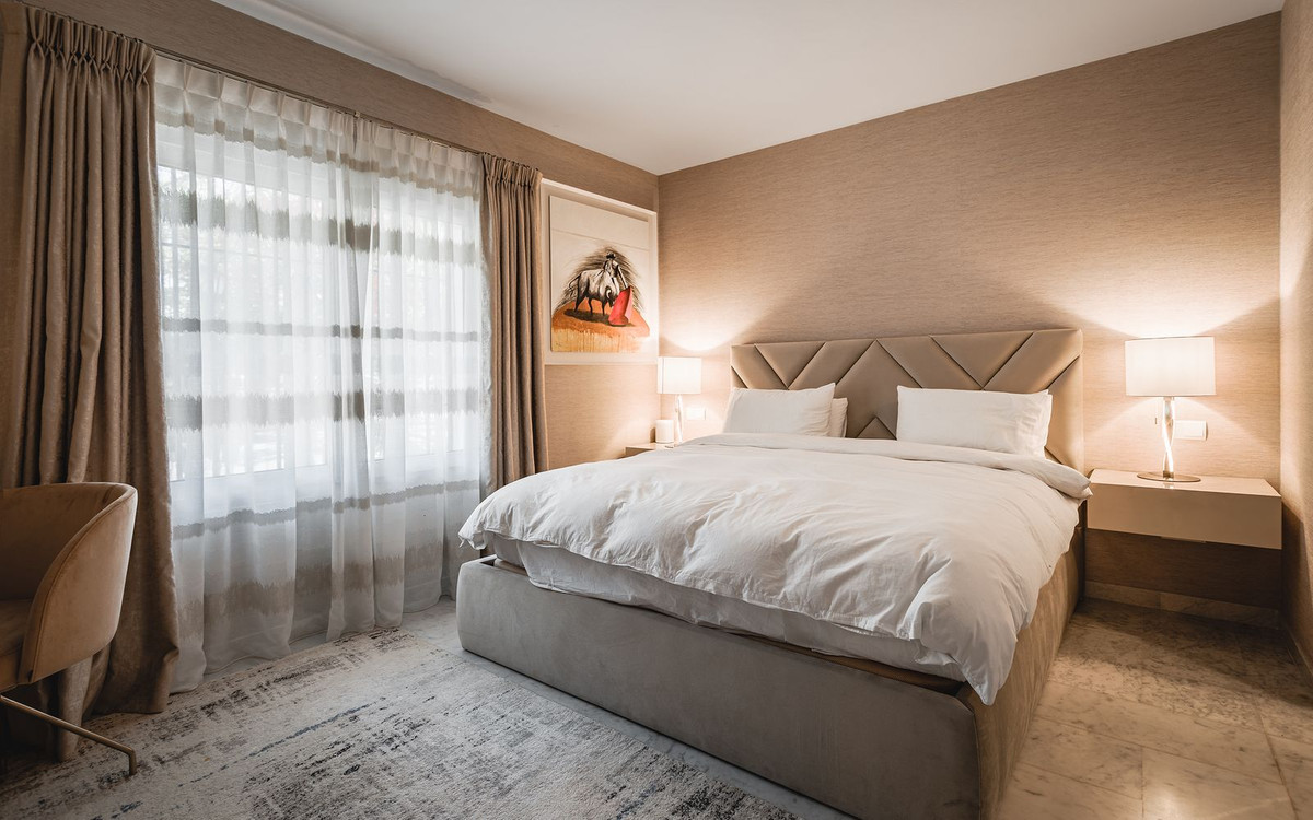 3 Bed Apartment for sale in The Golden Mile Costa Del Sol, Málaga, Spain