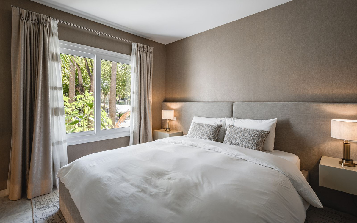 3 Bed Apartment for sale in The Golden Mile Costa Del Sol, Málaga, Spain