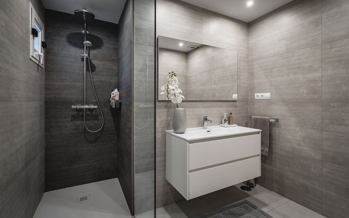 3 Bed Apartment for sale in The Golden Mile Costa Del Sol, Málaga, Spain