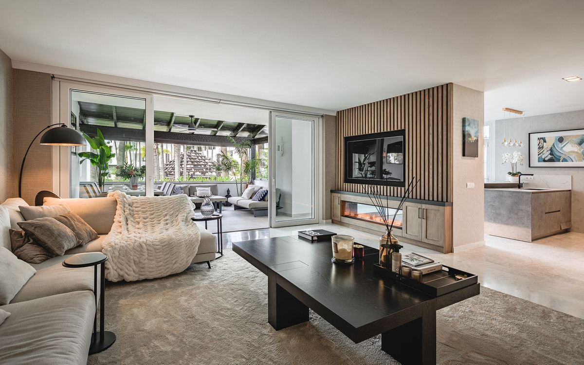 3 Bed Apartment for sale in The Golden Mile Costa Del Sol, Málaga, Spain