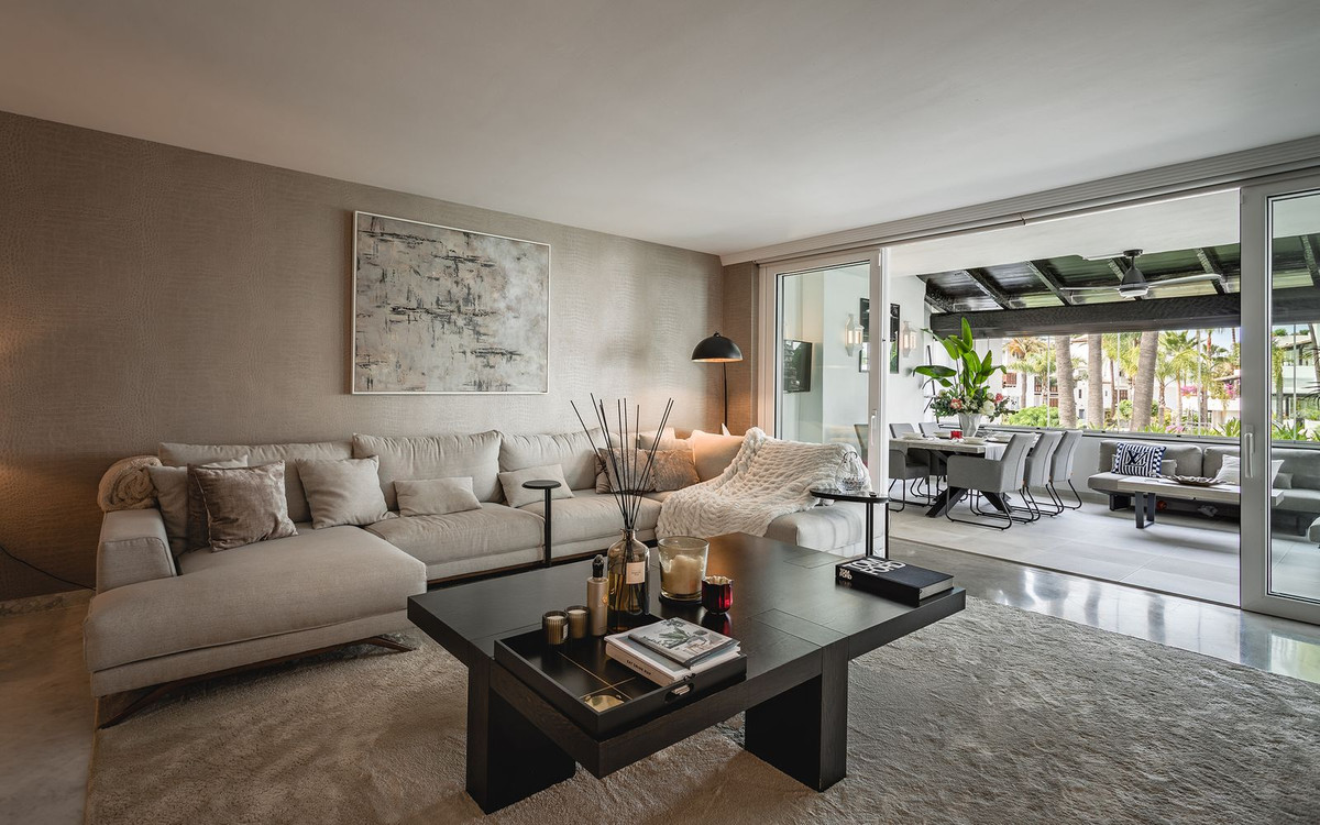 3 Bed Apartment for sale in The Golden Mile Costa Del Sol, Málaga, Spain