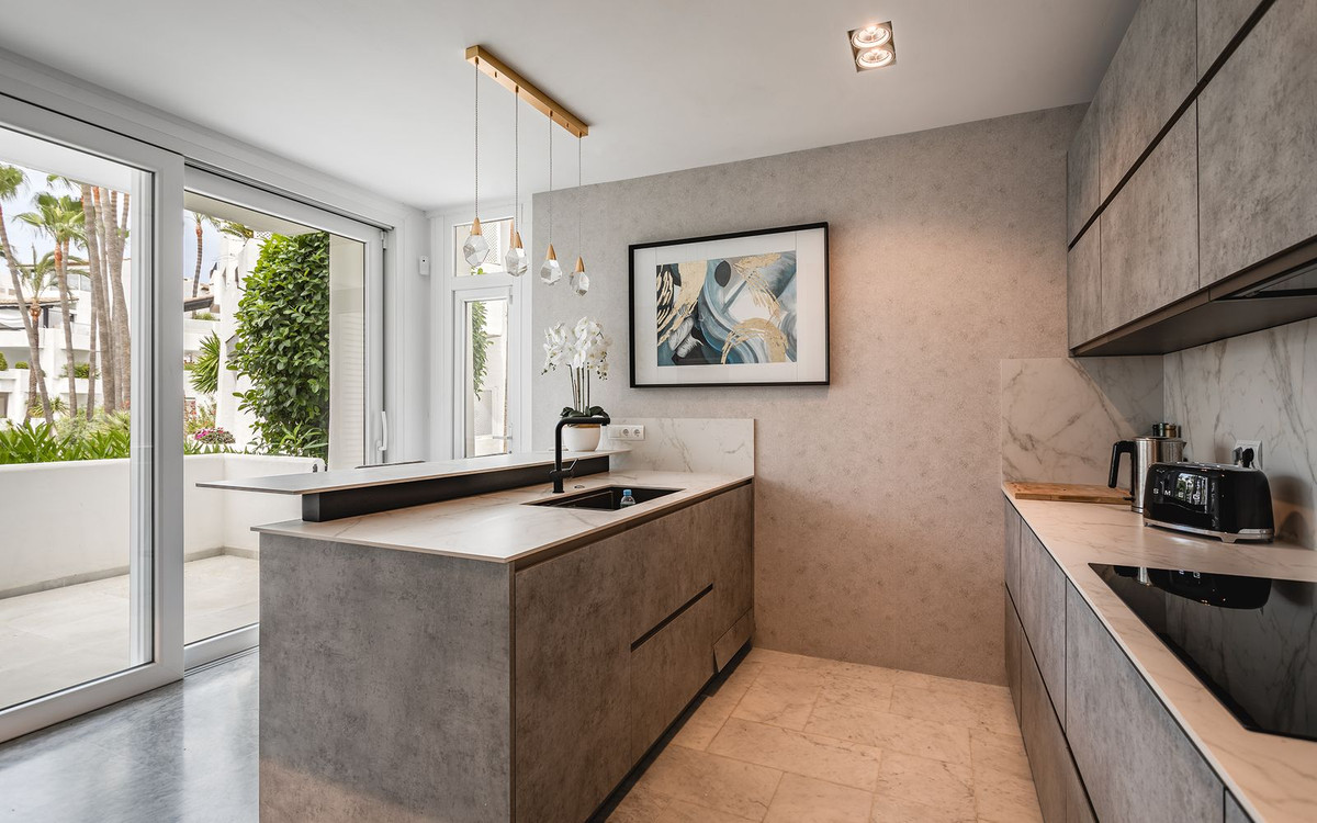 3 Bed Apartment for sale in The Golden Mile Costa Del Sol, Málaga, Spain