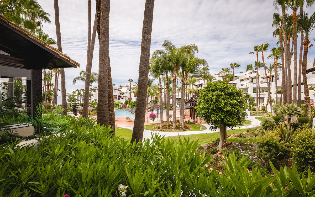 3 Bed Apartment for sale in The Golden Mile Costa Del Sol, Málaga, Spain