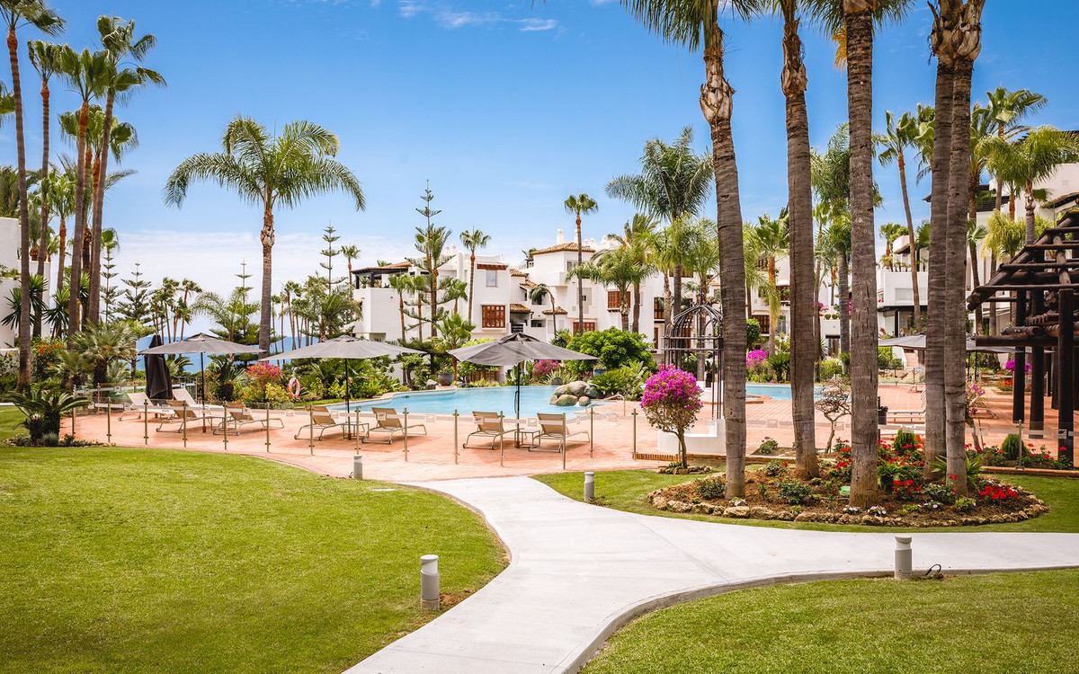 3 Bed Apartment for sale in The Golden Mile Costa Del Sol, Málaga, Spain