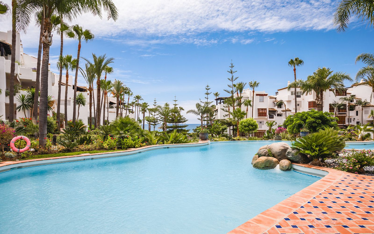 3 Bed Apartment for sale in The Golden Mile Costa Del Sol, Málaga, Spain