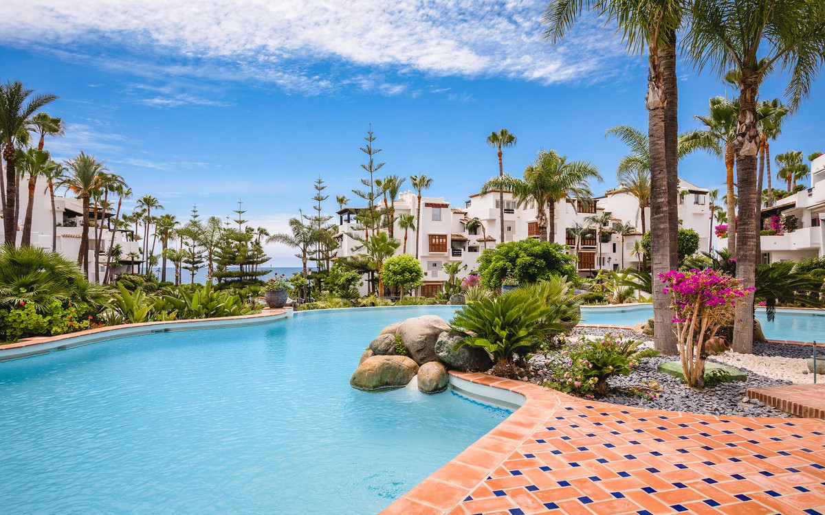 3 Bed Apartment for sale in The Golden Mile Costa Del Sol, Málaga, Spain