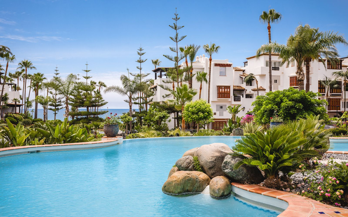 3 Bed Apartment for sale in The Golden Mile Costa Del Sol, Málaga, Spain