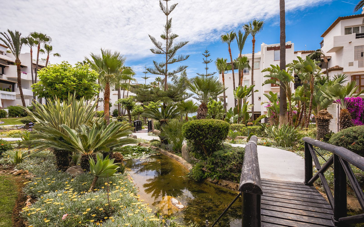 3 Bed Apartment for sale in The Golden Mile Costa Del Sol, Málaga, Spain