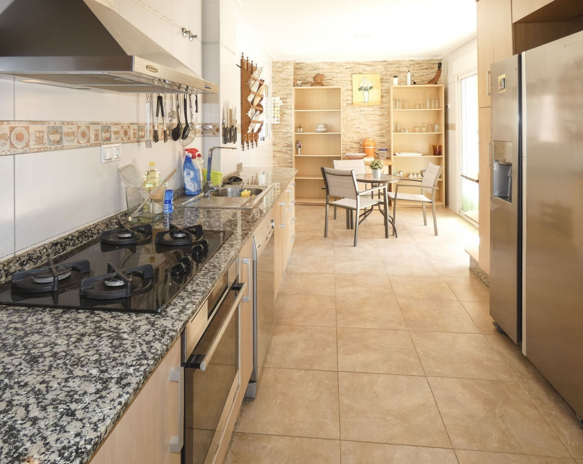 Se vende Villa - Chalet de 4 dormitorios en Costa Blanca, Alicante, España