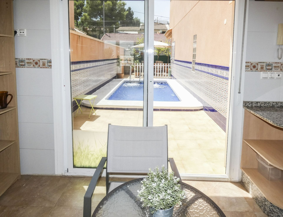 Se vende Villa - Chalet de 4 dormitorios en Costa Blanca, Alicante, España