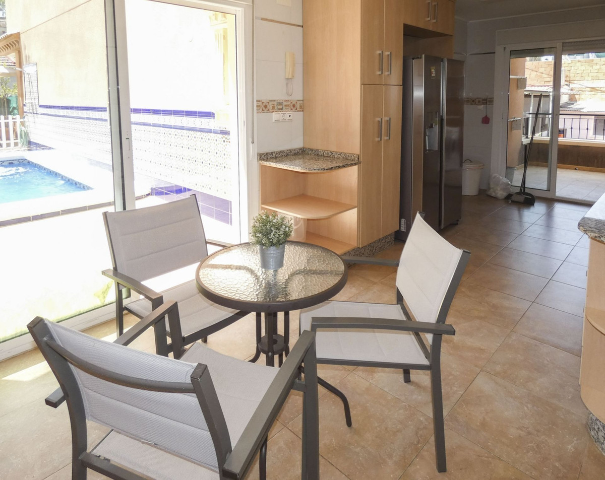 Se vende Villa - Chalet de 4 dormitorios en Costa Blanca, Alicante, España