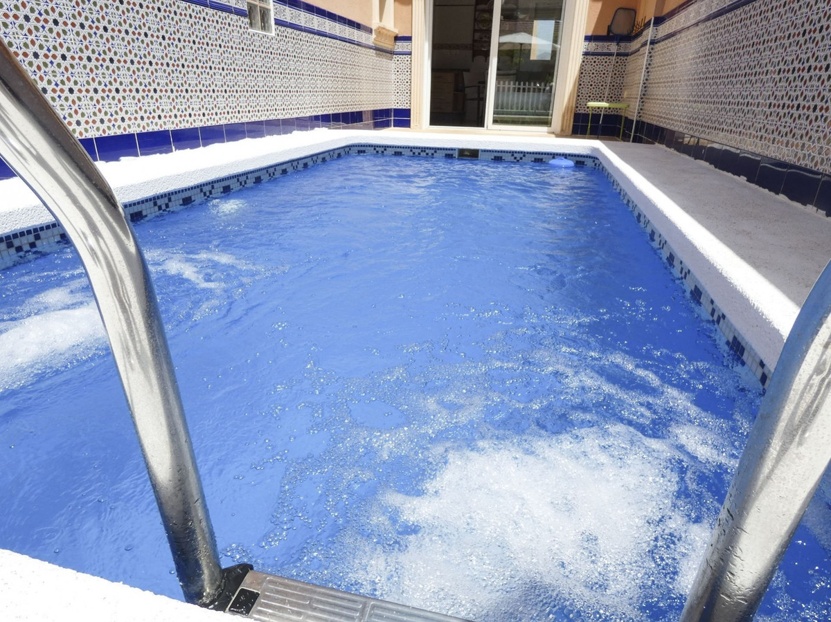 Se vende Villa - Chalet de 4 dormitorios en Costa Blanca, Alicante, España