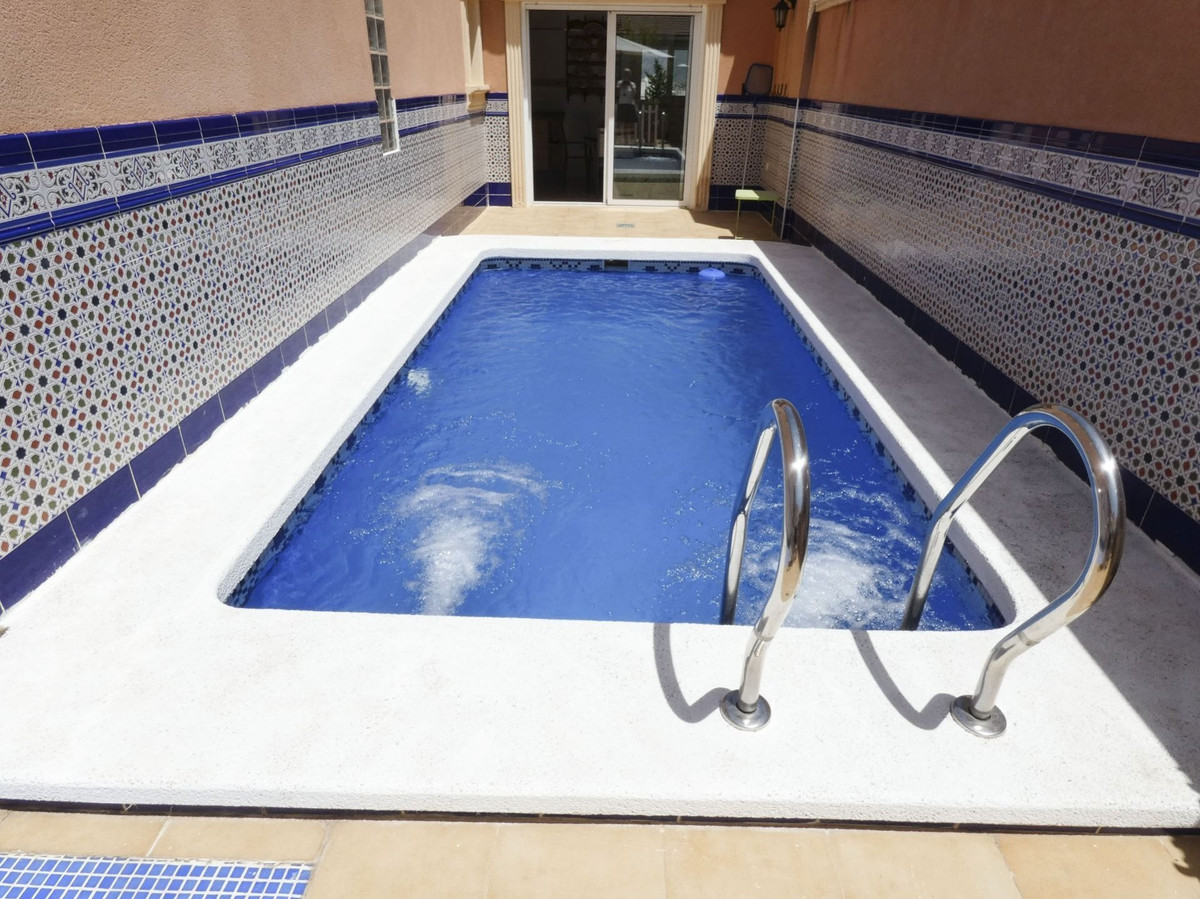 Se vende Villa - Chalet de 4 dormitorios en Costa Blanca, Alicante, España