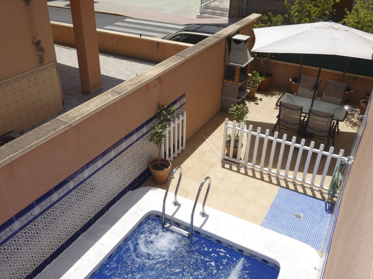 Se vende Villa - Chalet de 4 dormitorios en Costa Blanca, Alicante, España