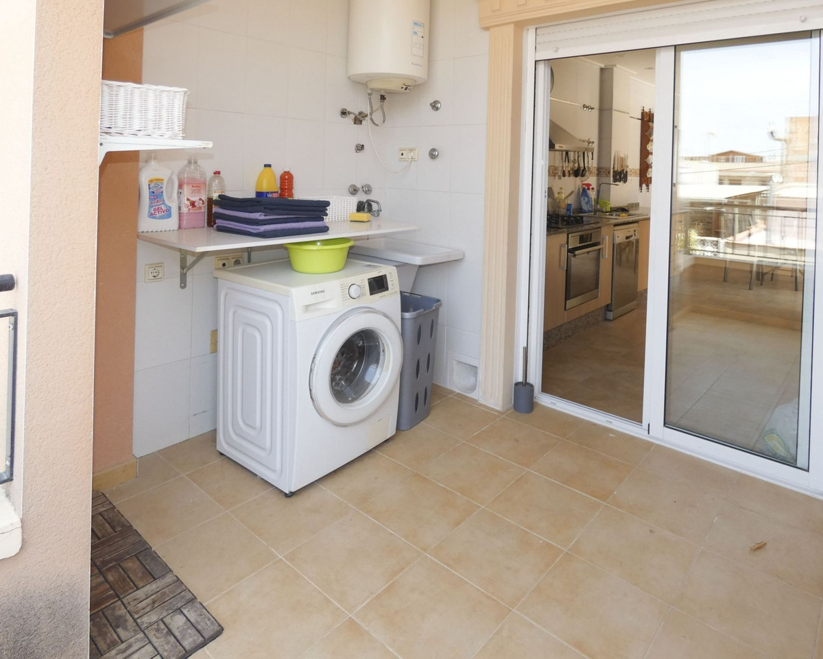 Se vende Villa - Chalet de 4 dormitorios en Costa Blanca, Alicante, España