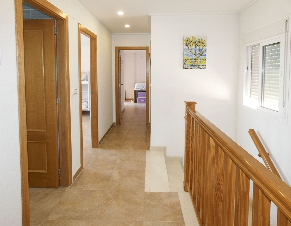 Se vende Villa - Chalet de 4 dormitorios en Costa Blanca, Alicante, España