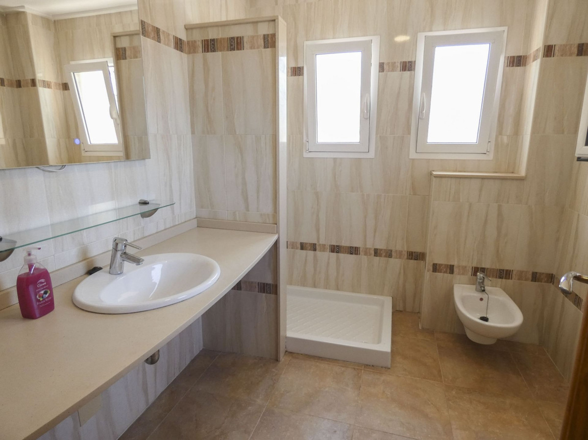 Se vende Villa - Chalet de 4 dormitorios en Costa Blanca, Alicante, España