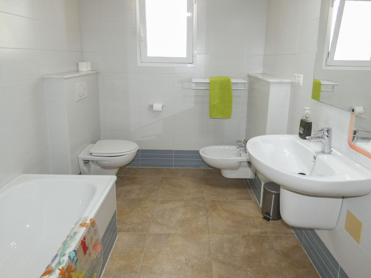 Se vende Villa - Chalet de 4 dormitorios en Costa Blanca, Alicante, España