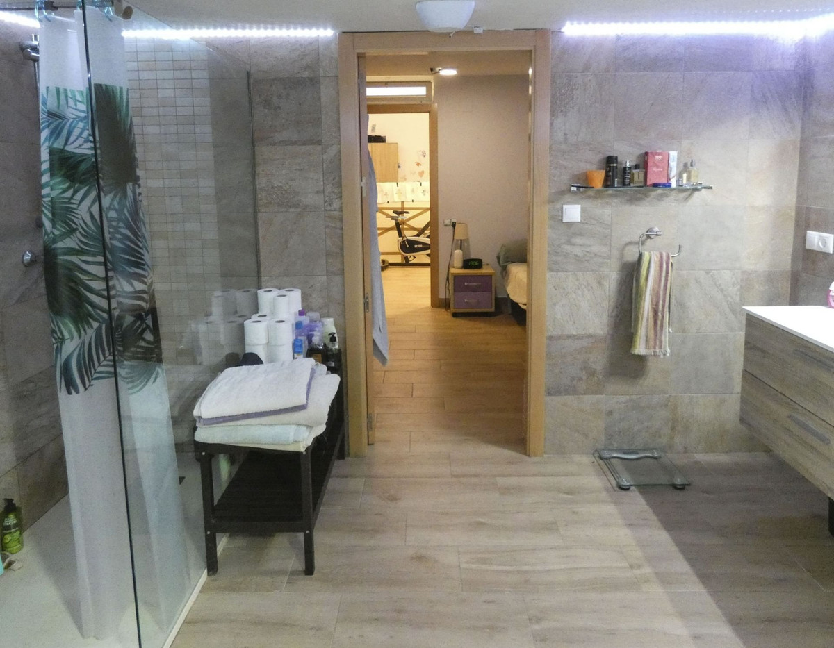 Se vende Villa - Chalet de 4 dormitorios en Costa Blanca, Alicante, España