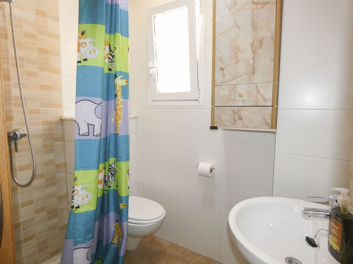 Se vende Villa - Chalet de 4 dormitorios en Costa Blanca, Alicante, España