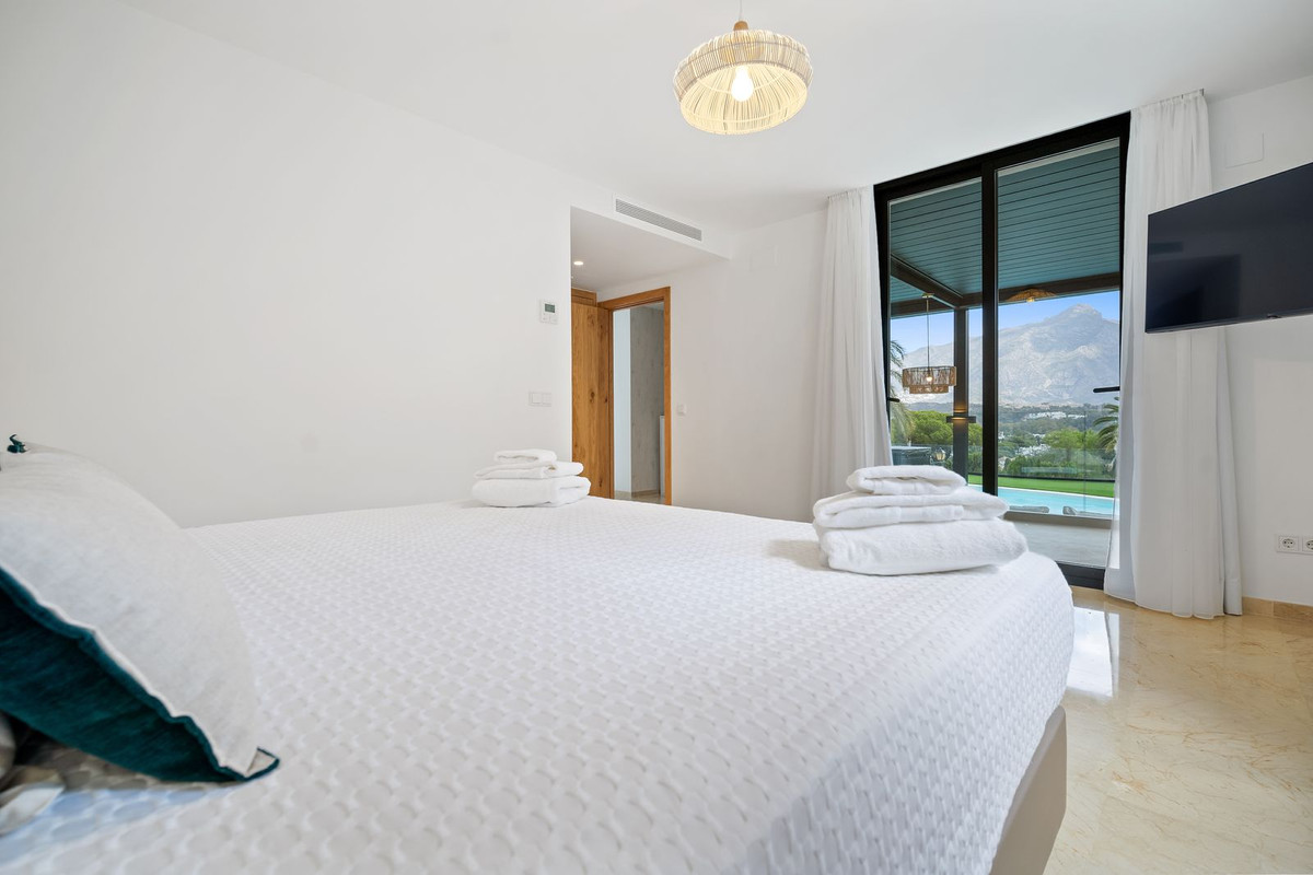 5 Bed Townhouse for sale in Nueva Andalucía Costa Del Sol, Málaga, Spain