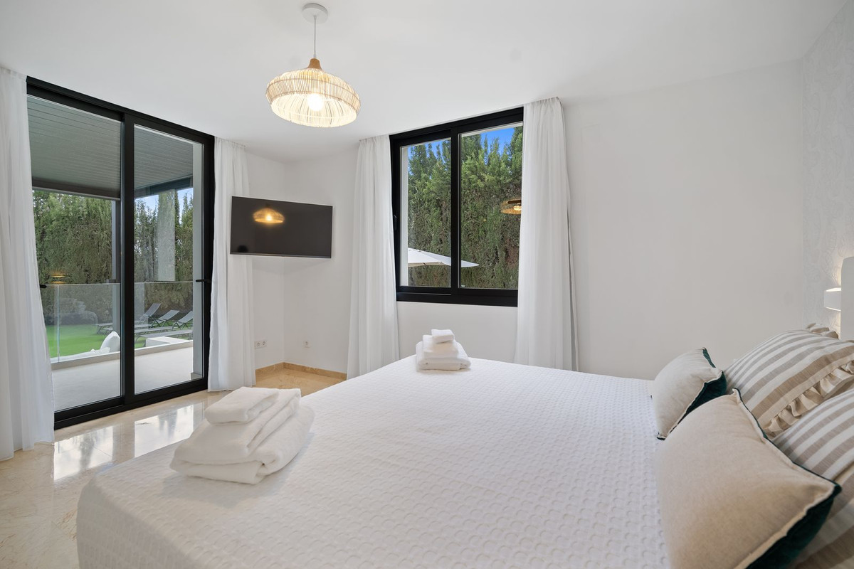 5 Bed Townhouse for sale in Nueva Andalucía Costa Del Sol, Málaga, Spain