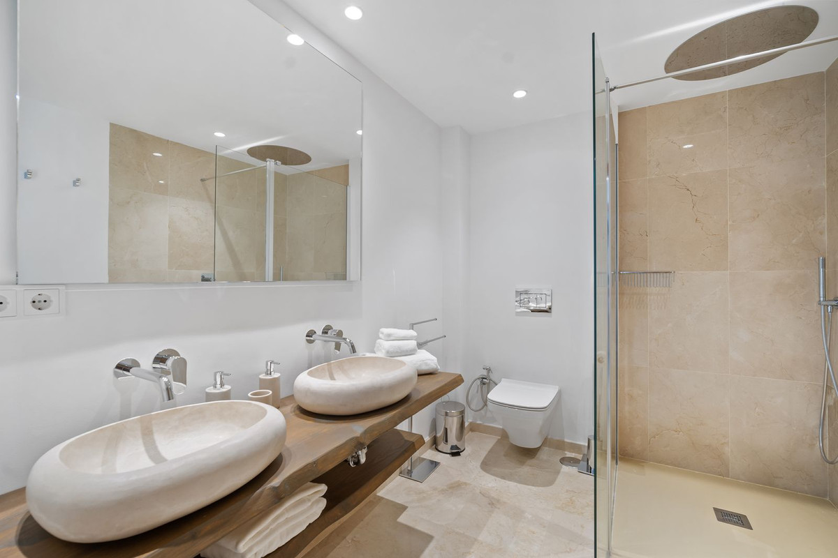 5 Bed Townhouse for sale in Nueva Andalucía Costa Del Sol, Málaga, Spain