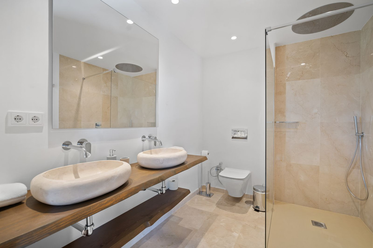 5 Bed Townhouse for sale in Nueva Andalucía Costa Del Sol, Málaga, Spain