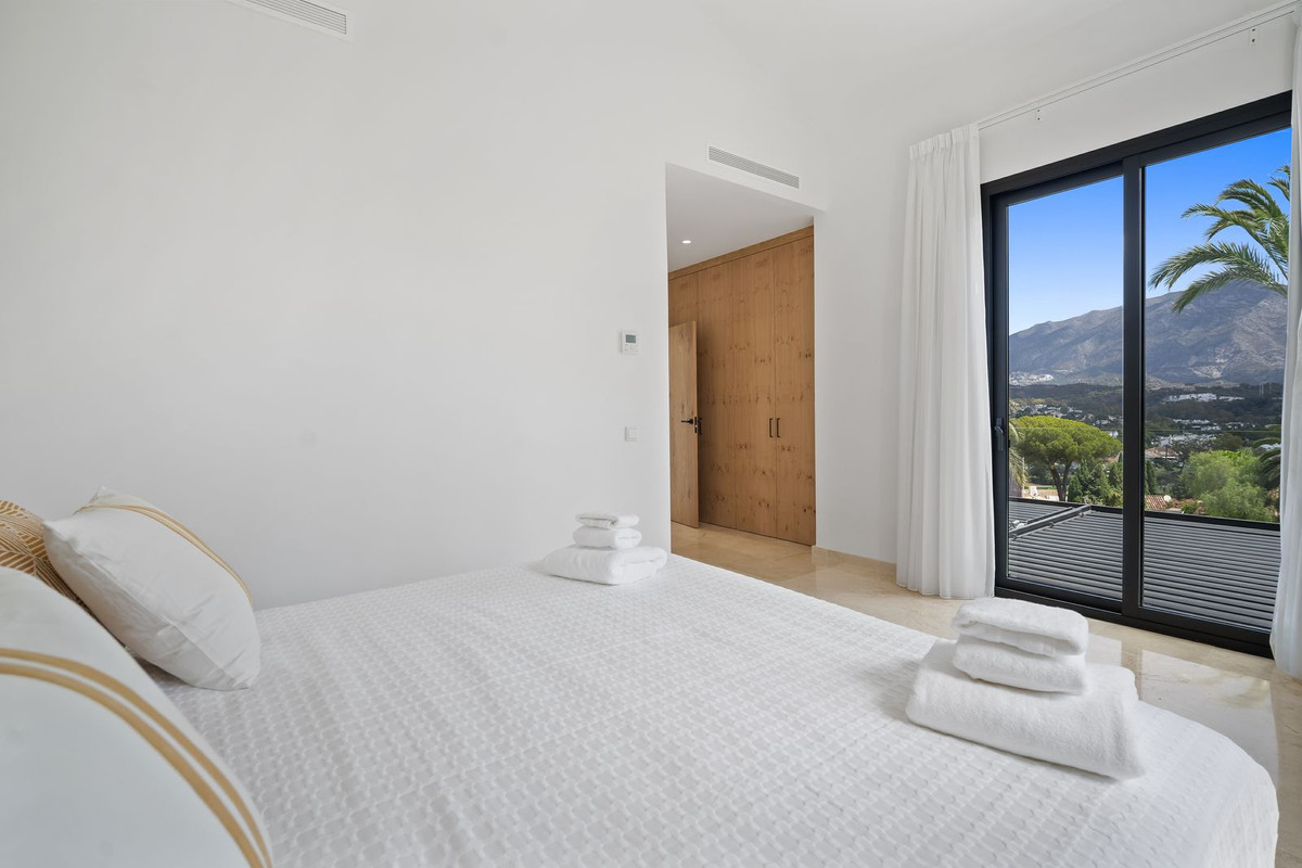 5 Bed Townhouse for sale in Nueva Andalucía Costa Del Sol, Málaga, Spain