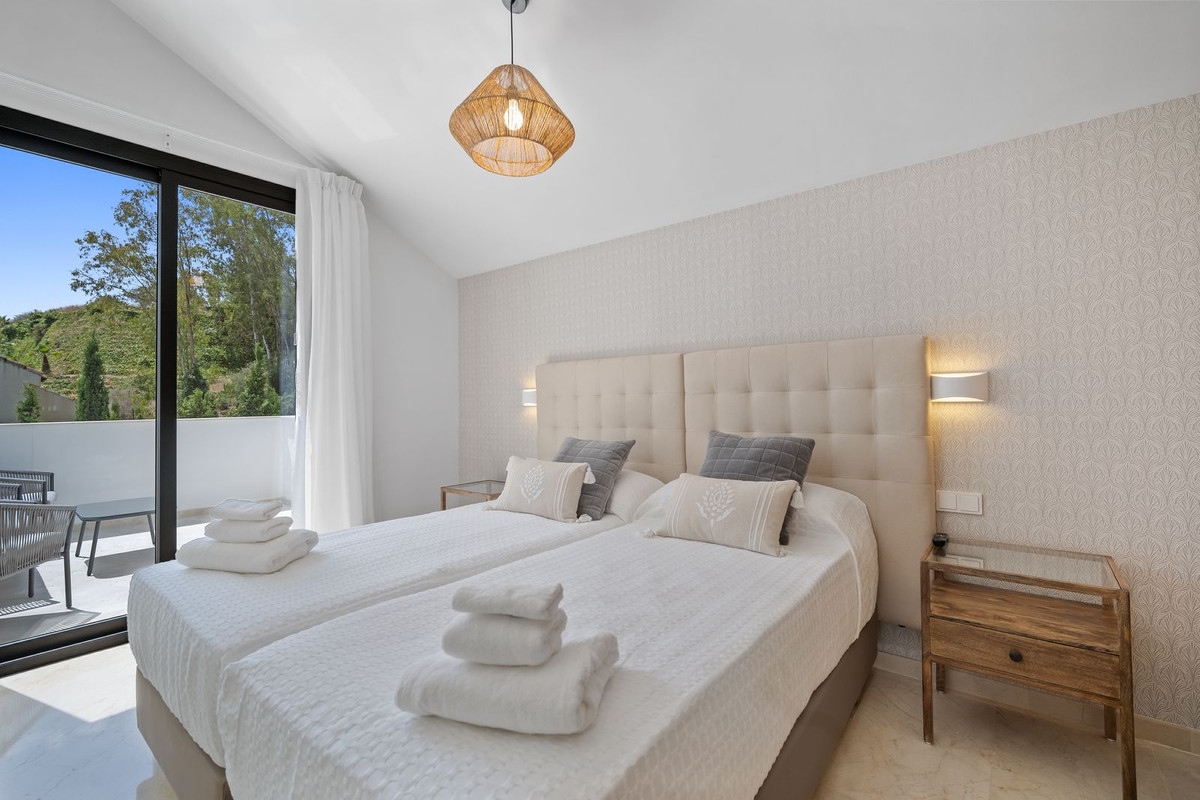 5 Bed Townhouse for sale in Nueva Andalucía Costa Del Sol, Málaga, Spain