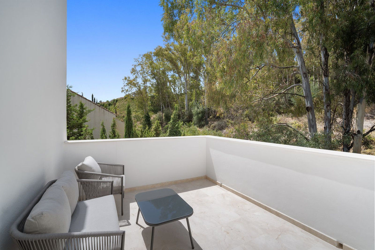 5 Bed Townhouse for sale in Nueva Andalucía Costa Del Sol, Málaga, Spain