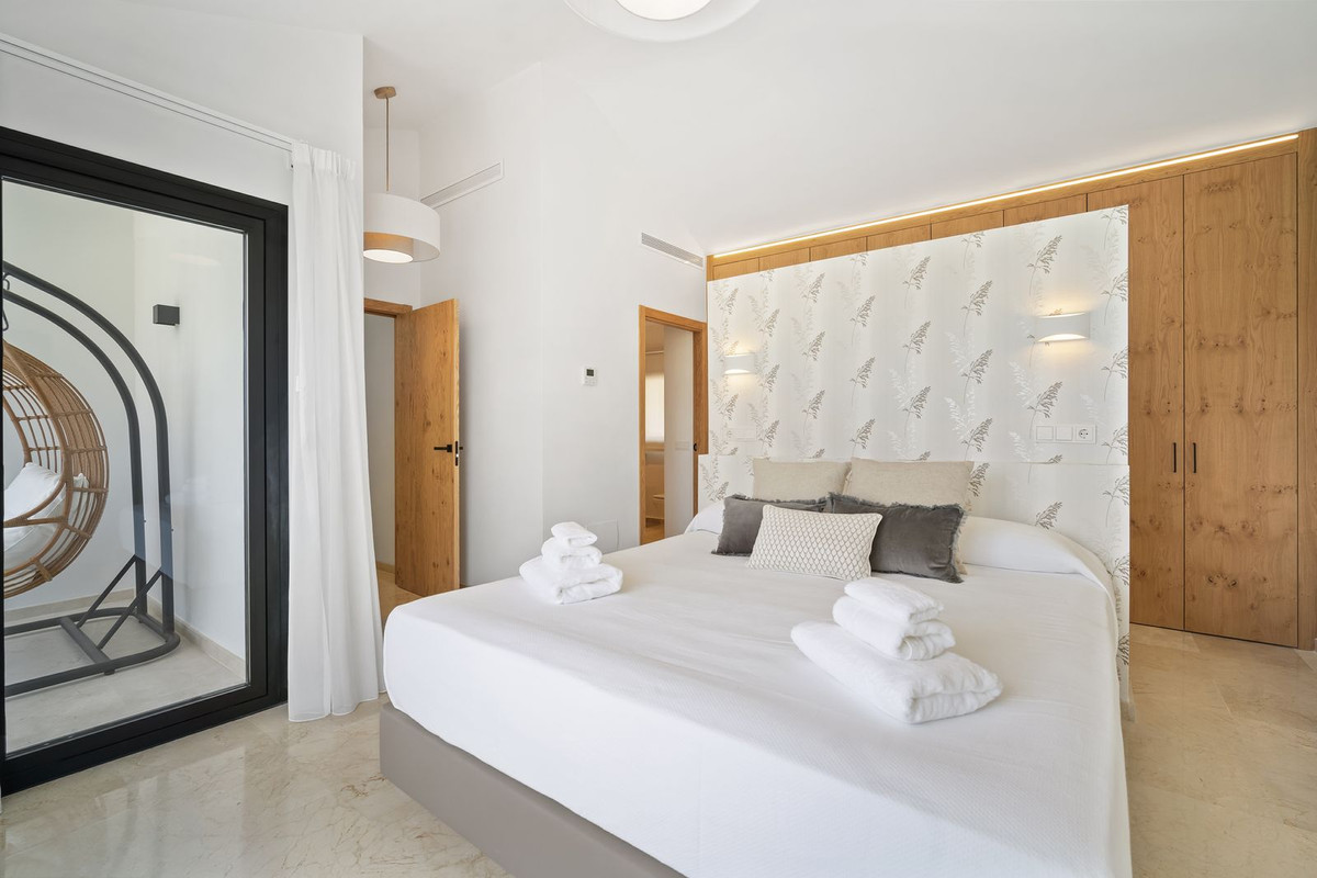 5 Bed Townhouse for sale in Nueva Andalucía Costa Del Sol, Málaga, Spain