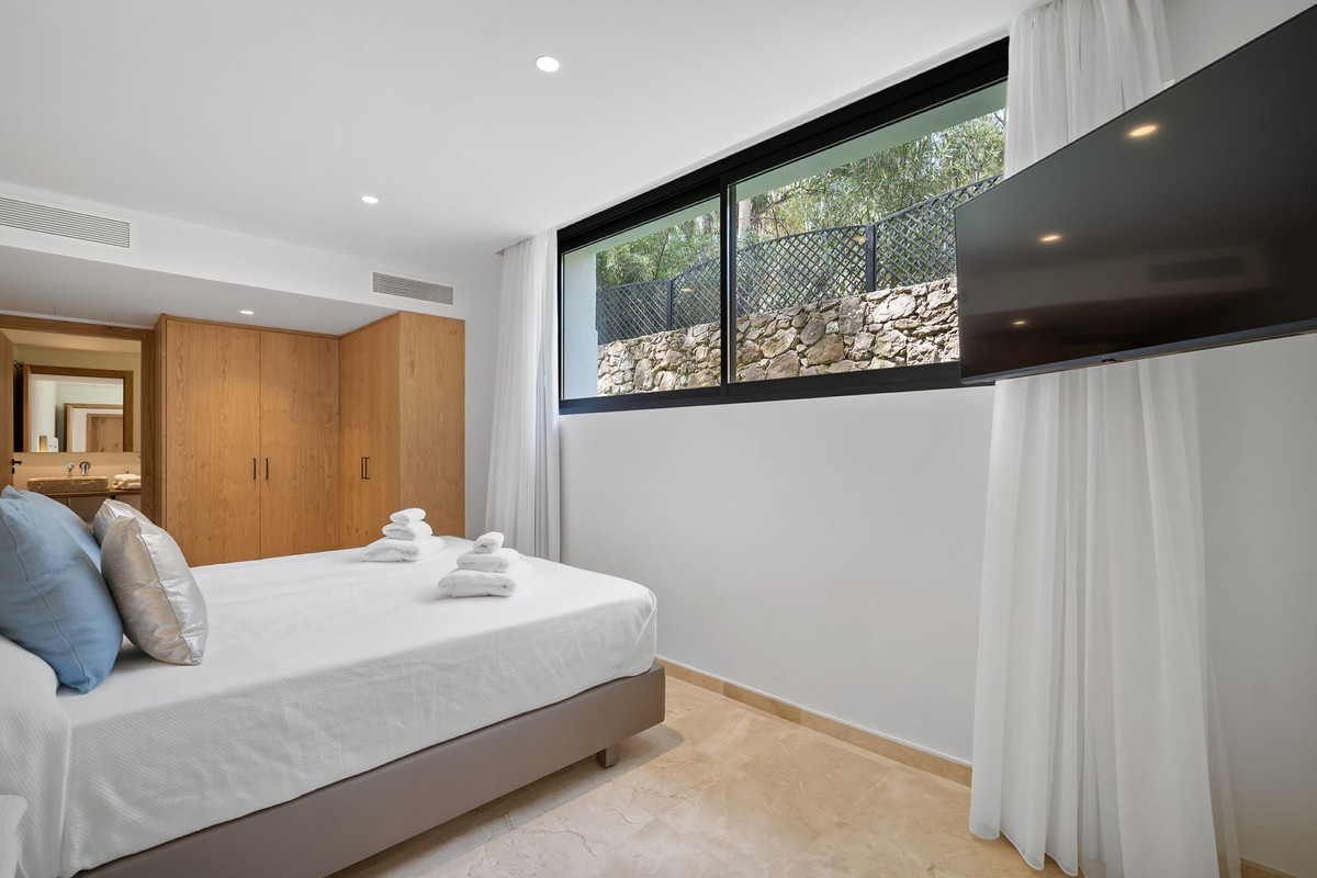 5 Bed Townhouse for sale in Nueva Andalucía Costa Del Sol, Málaga, Spain