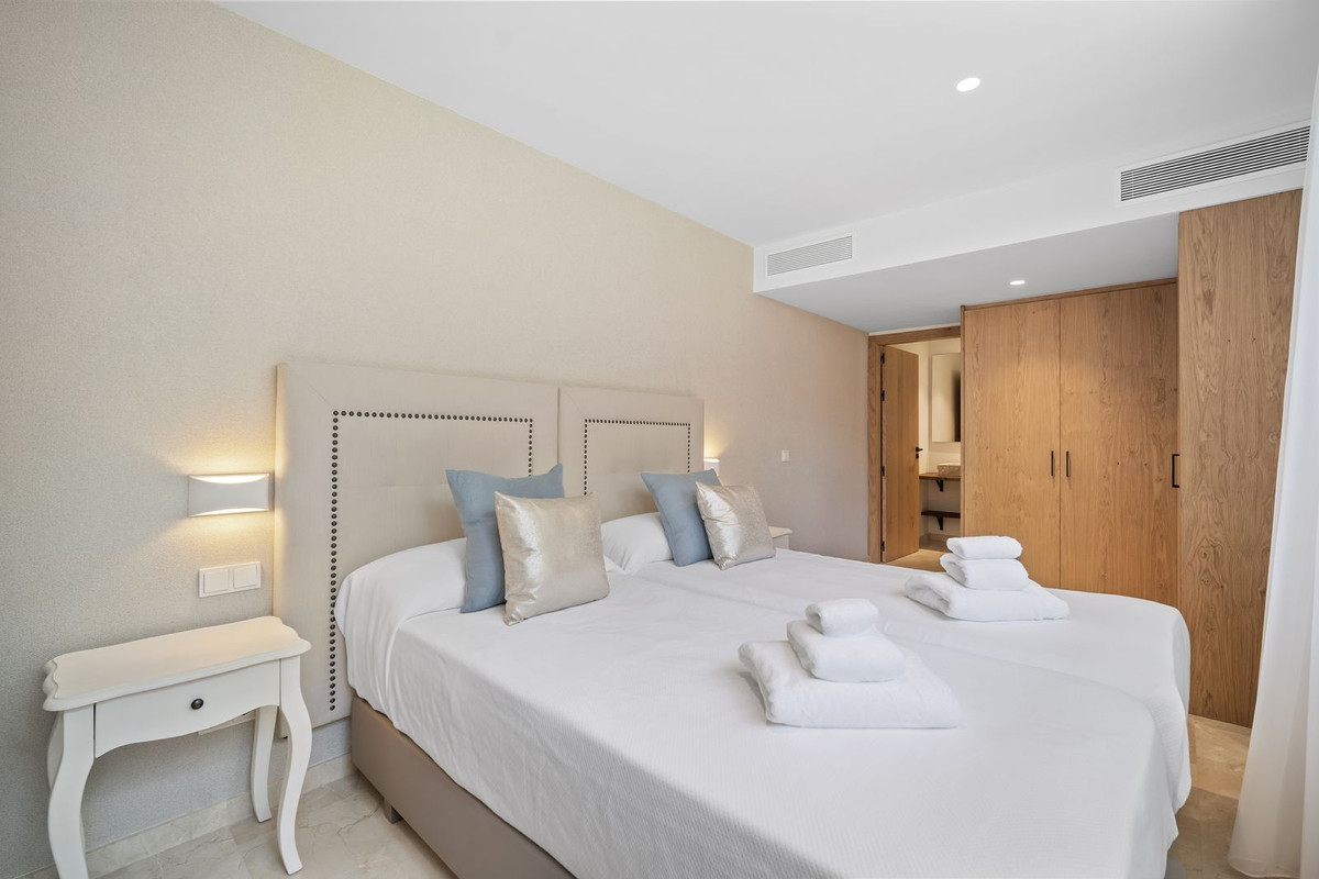 5 Bed Townhouse for sale in Nueva Andalucía Costa Del Sol, Málaga, Spain