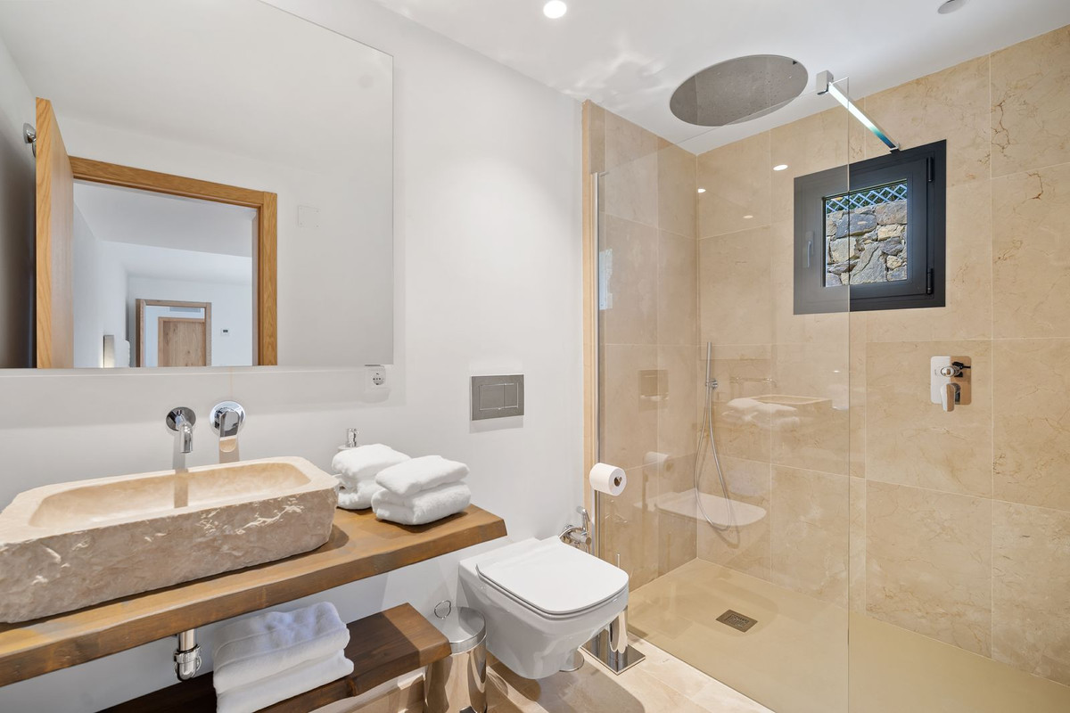 5 Bed Townhouse for sale in Nueva Andalucía Costa Del Sol, Málaga, Spain