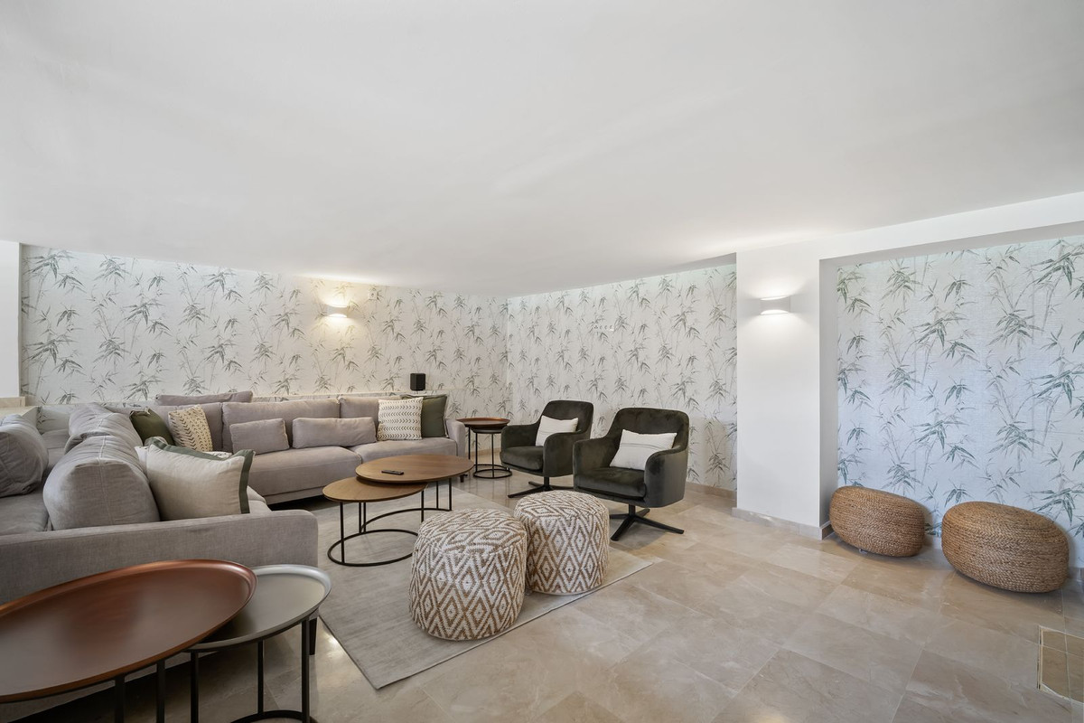 5 Bed Townhouse for sale in Nueva Andalucía Costa Del Sol, Málaga, Spain