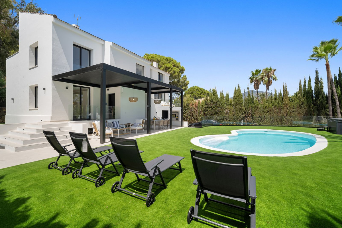 5 Bed Townhouse for sale in Nueva Andalucía Costa Del Sol, Málaga, Spain