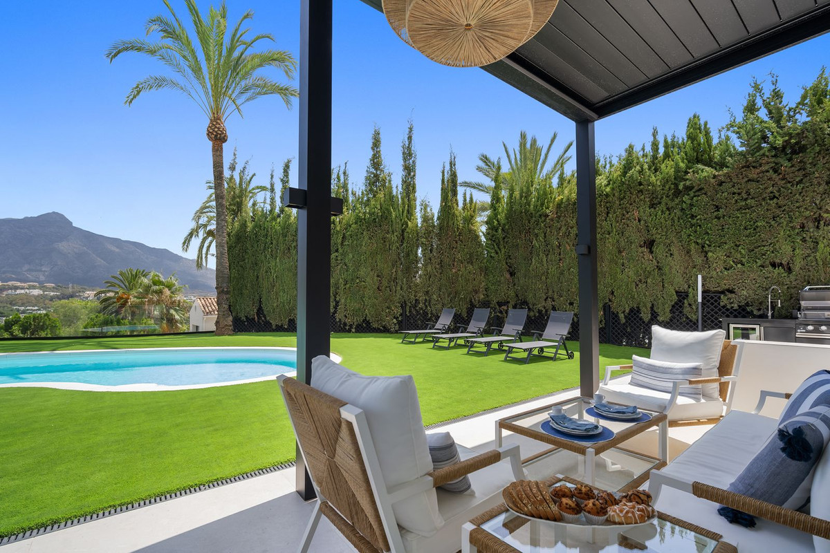 5 Bed Townhouse for sale in Nueva Andalucía Costa Del Sol, Málaga, Spain