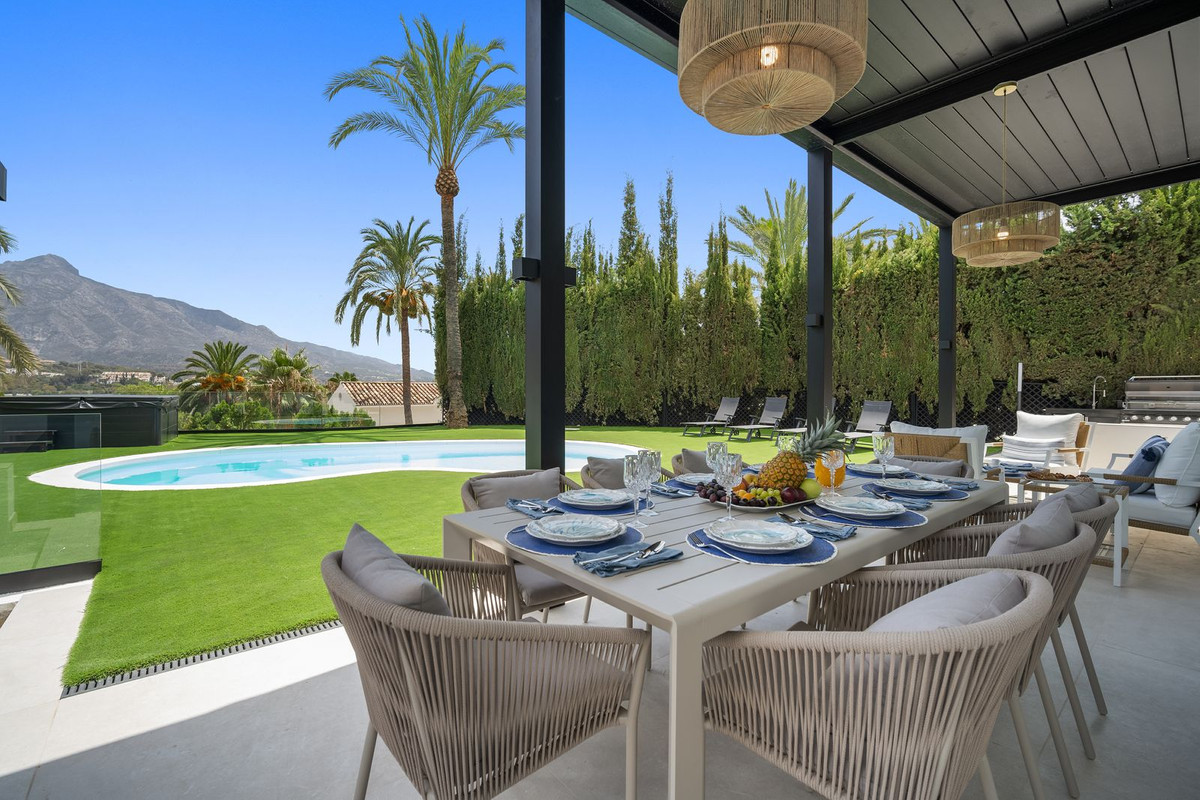 5 Bed Townhouse for sale in Nueva Andalucía Costa Del Sol, Málaga, Spain