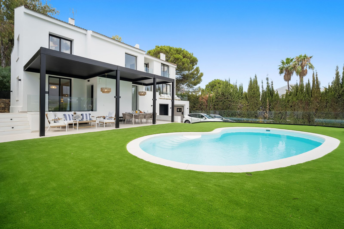 5 Bed Townhouse for sale in Nueva Andalucía Costa Del Sol, Málaga, Spain