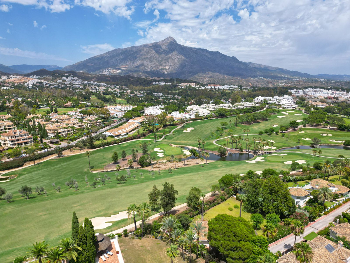5 Bed Townhouse for sale in Nueva Andalucía Costa Del Sol, Málaga, Spain