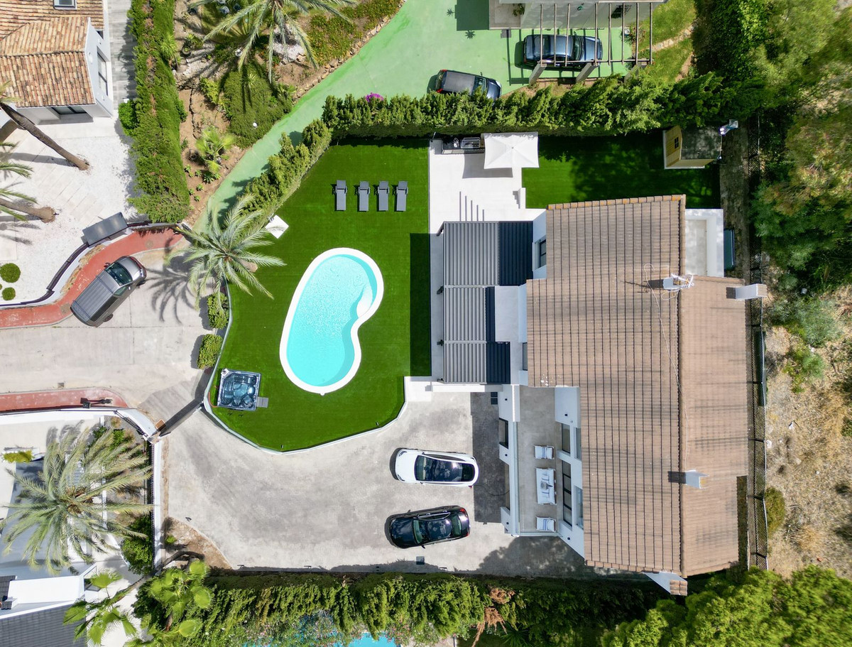 5 Bed Townhouse for sale in Nueva Andalucía Costa Del Sol, Málaga, Spain