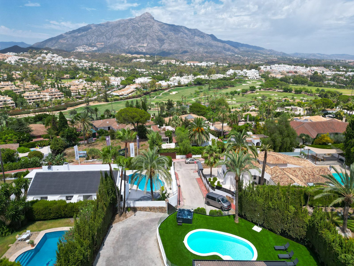 5 Bed Townhouse for sale in Nueva Andalucía Costa Del Sol, Málaga, Spain