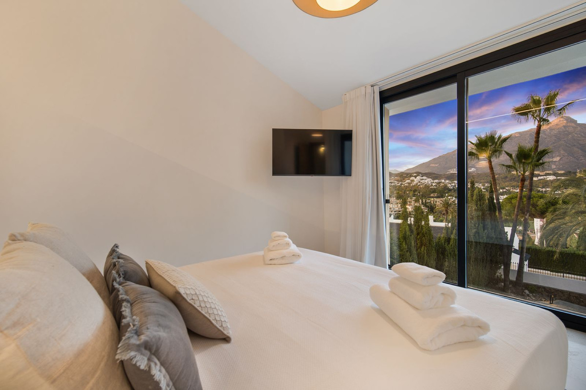 5 Bed Townhouse for sale in Nueva Andalucía Costa Del Sol, Málaga, Spain