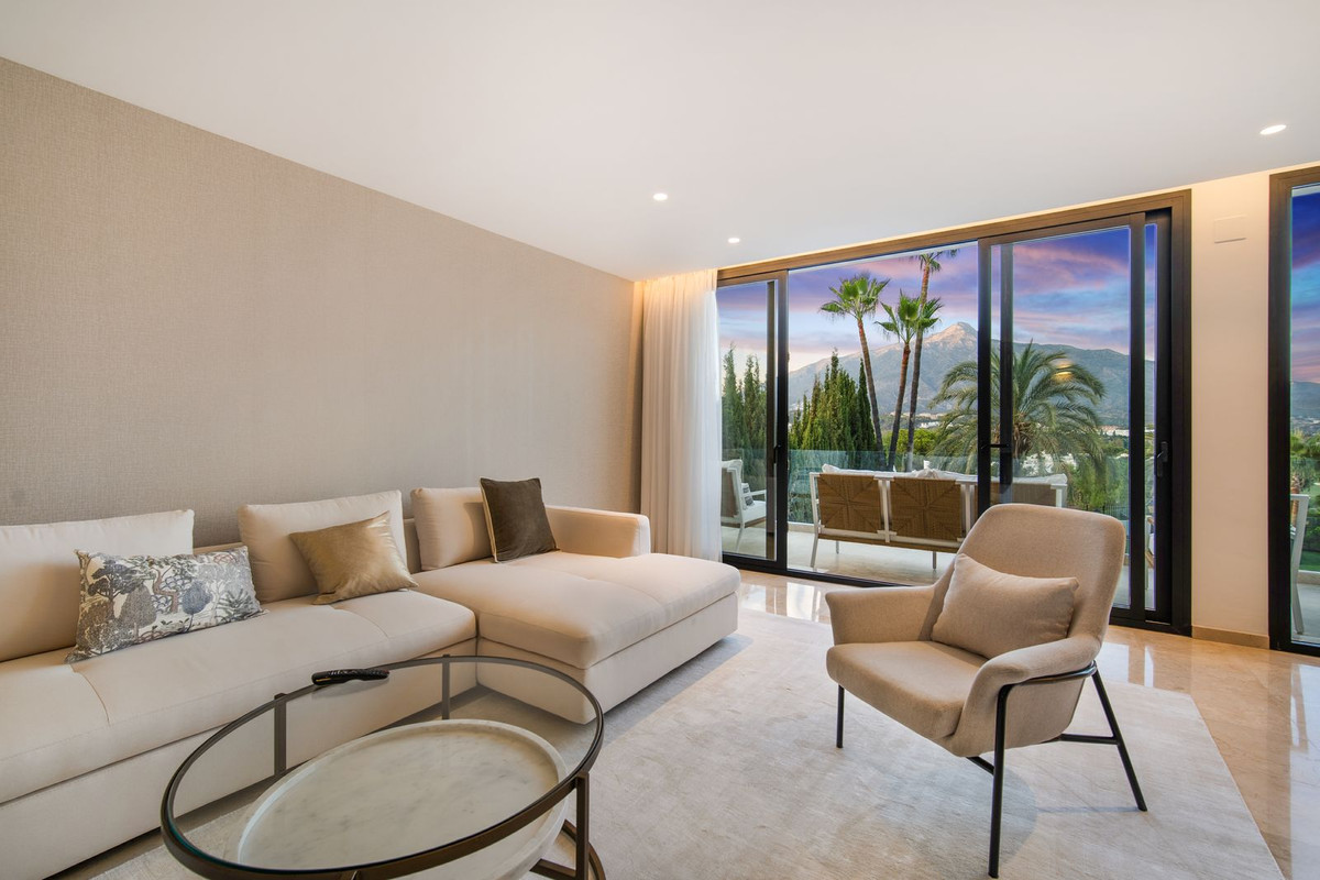 5 Bed Townhouse for sale in Nueva Andalucía Costa Del Sol, Málaga, Spain