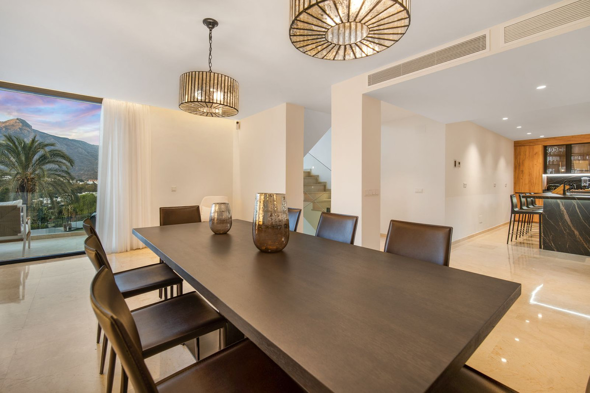 5 Bed Townhouse for sale in Nueva Andalucía Costa Del Sol, Málaga, Spain