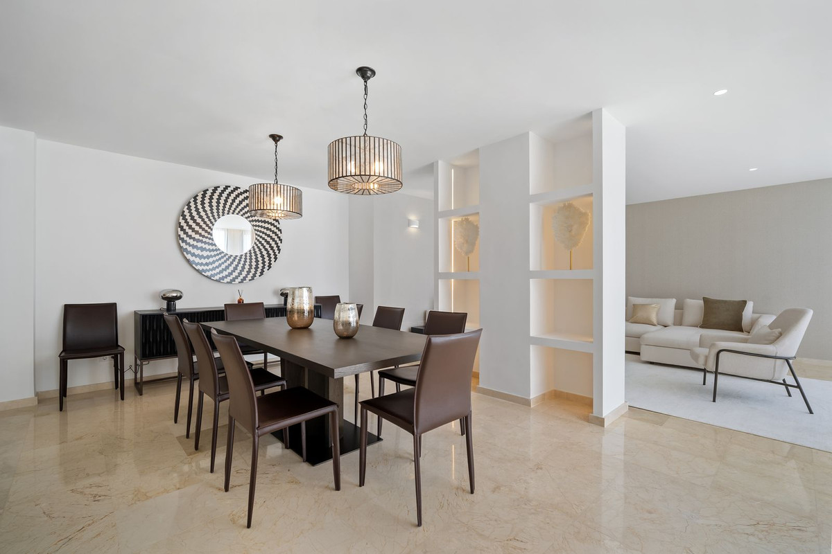 5 Bed Townhouse for sale in Nueva Andalucía Costa Del Sol, Málaga, Spain