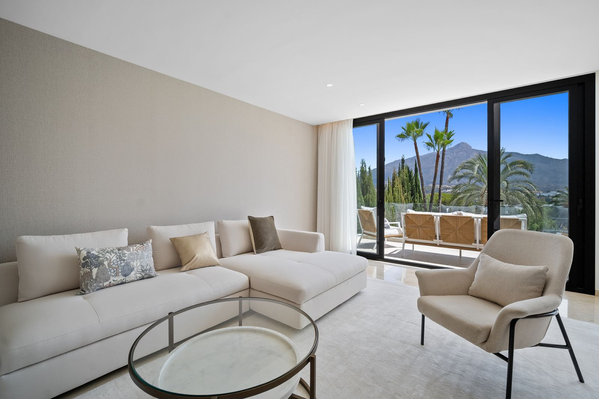 5 Bed Townhouse for sale in Nueva Andalucía Costa Del Sol, Málaga, Spain