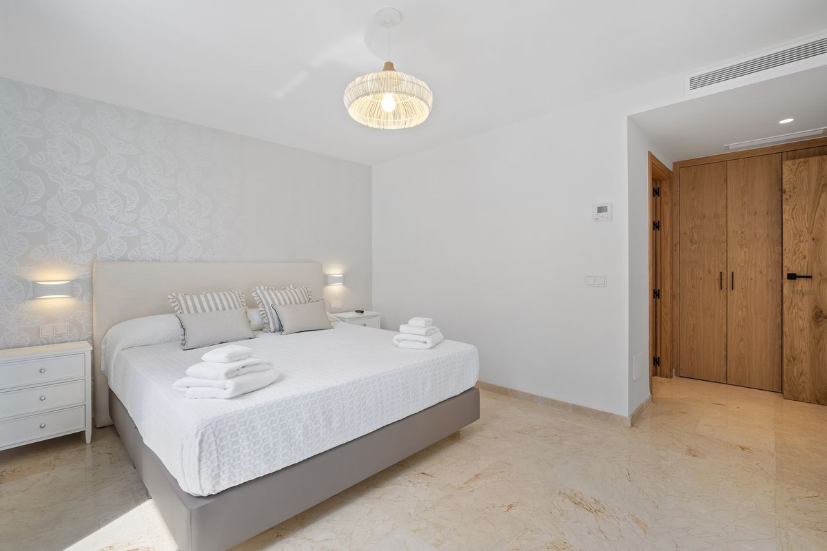 5 Bed Townhouse for sale in Nueva Andalucía Costa Del Sol, Málaga, Spain