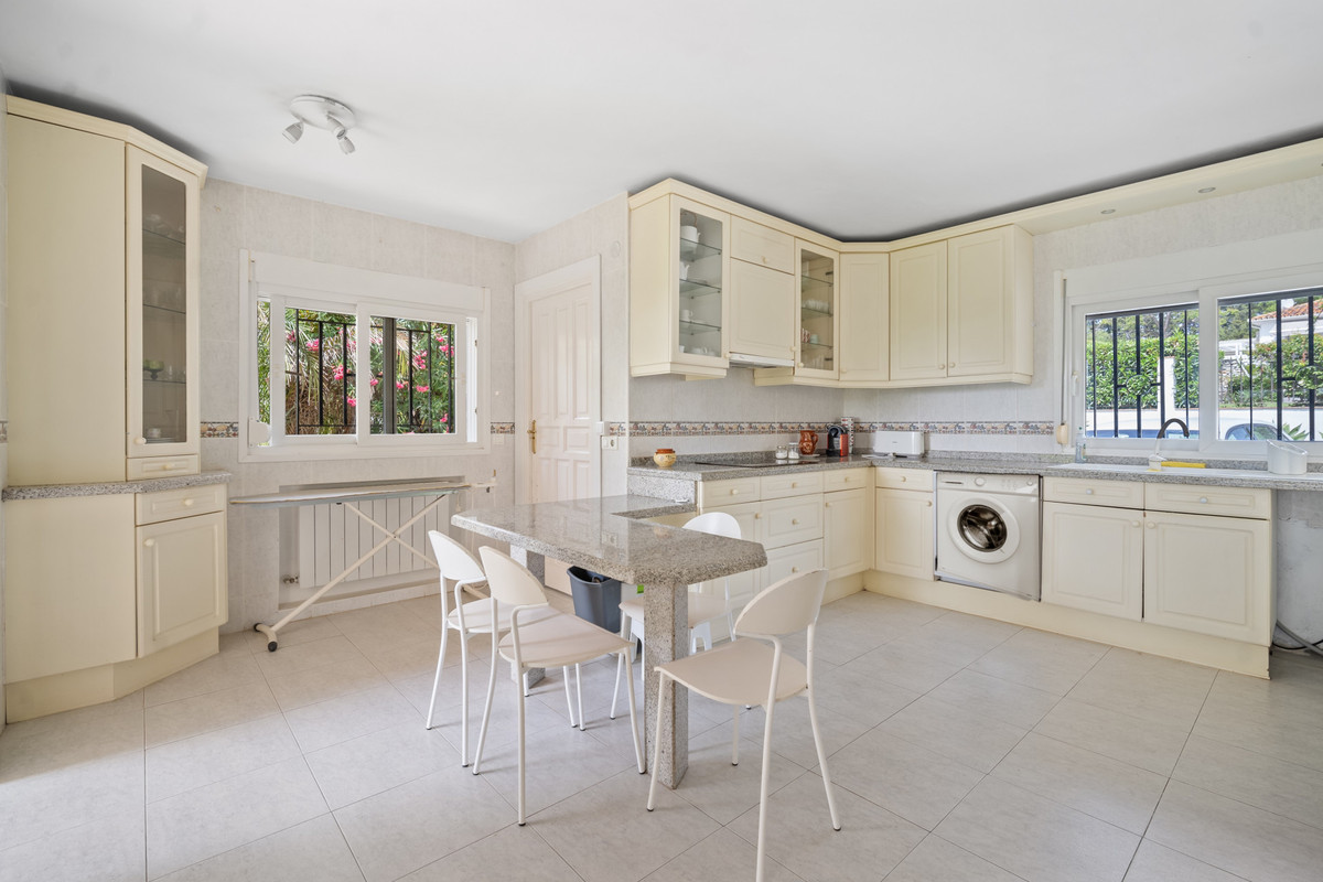 4 Bed Townhouse for sale in Guadalmina Alta Costa Del Sol, Málaga, Spain